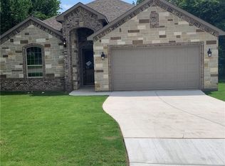 3252 Shamrock Ln, Forest Hill, TX 76119