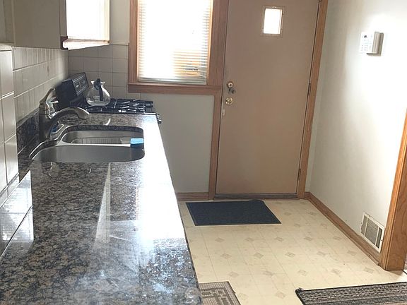 5th image of 10917 S Artesian Ave
