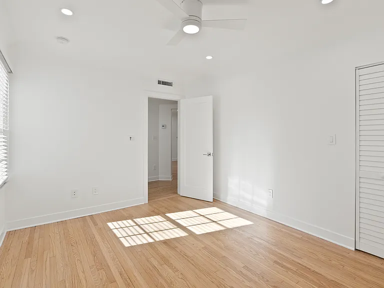 1716 N Ogden Dr — Photo 10