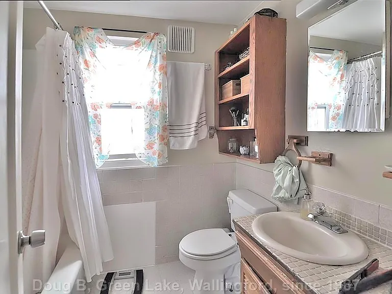2112 N 54th St #B — Photo 5