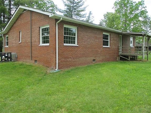 3rd image of 20 Hemlock St