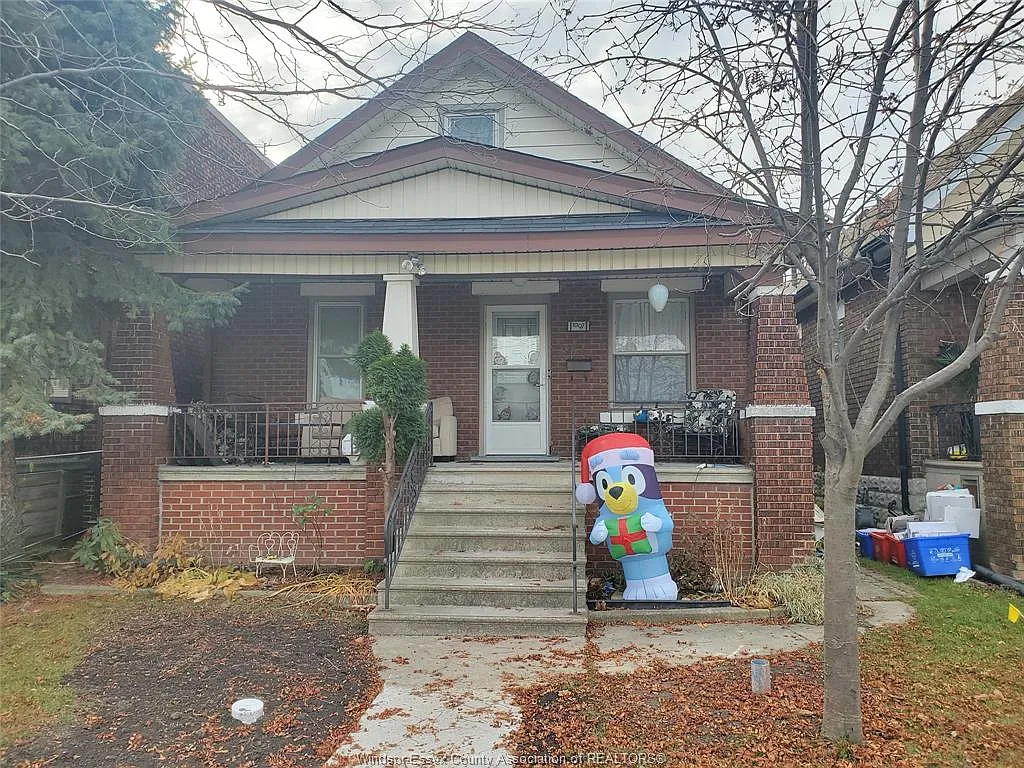 4 bed, $2,450 — Photo 1