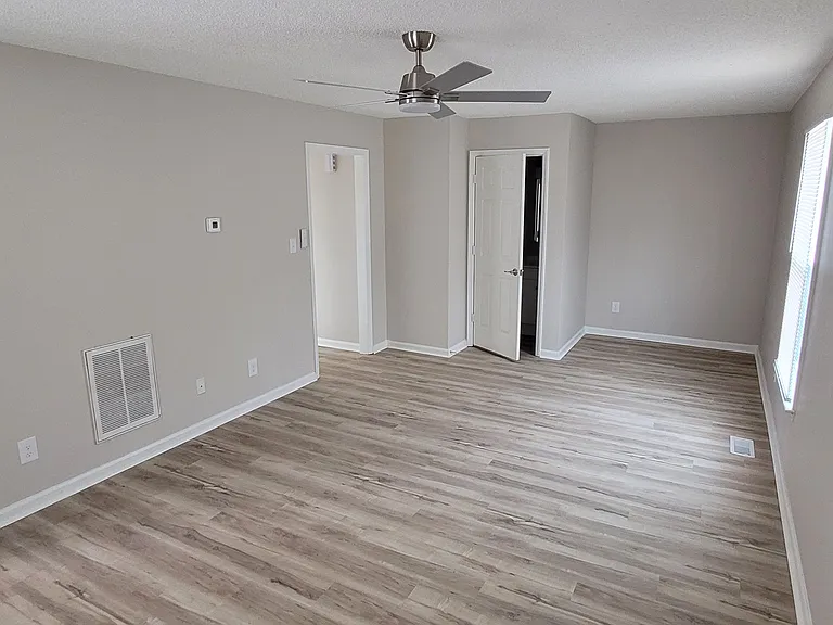 4505 Southern Webbing Mill Rd — Photo 11