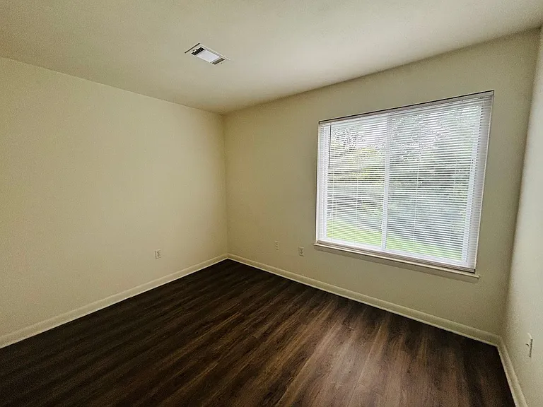 1210J University Ter — Photo 10