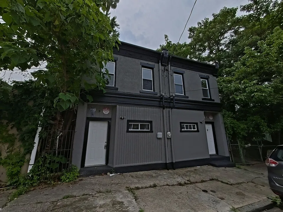 868 E Locust Ave