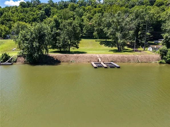 342 Strawberry Rd, Saint Albans, WV 25177