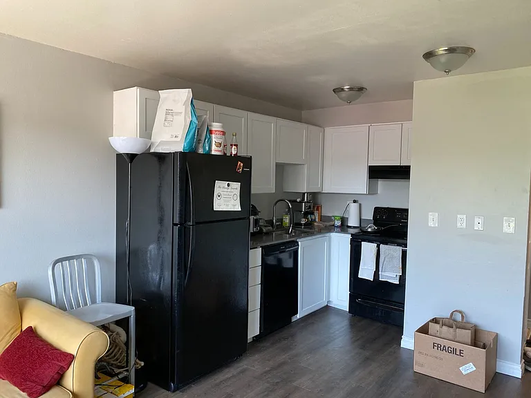 Adams Court Apartments — Photo 42