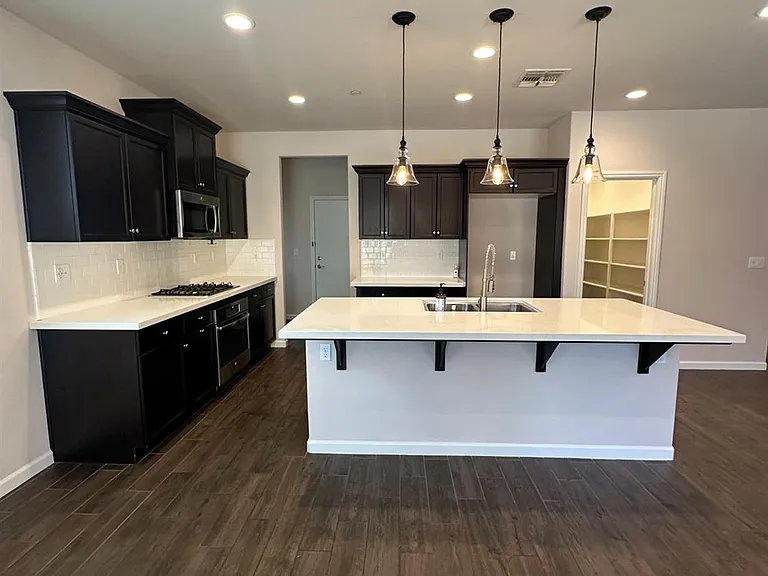 3587 Encino Ave — Photo 2