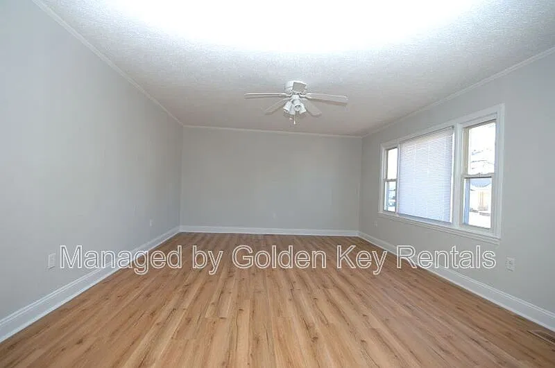 3 bed, 1.0 bath, $1,200 — Photo 2
