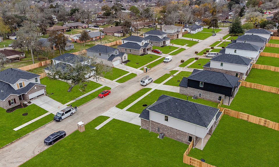 1st image of 416 Magnolia Ln