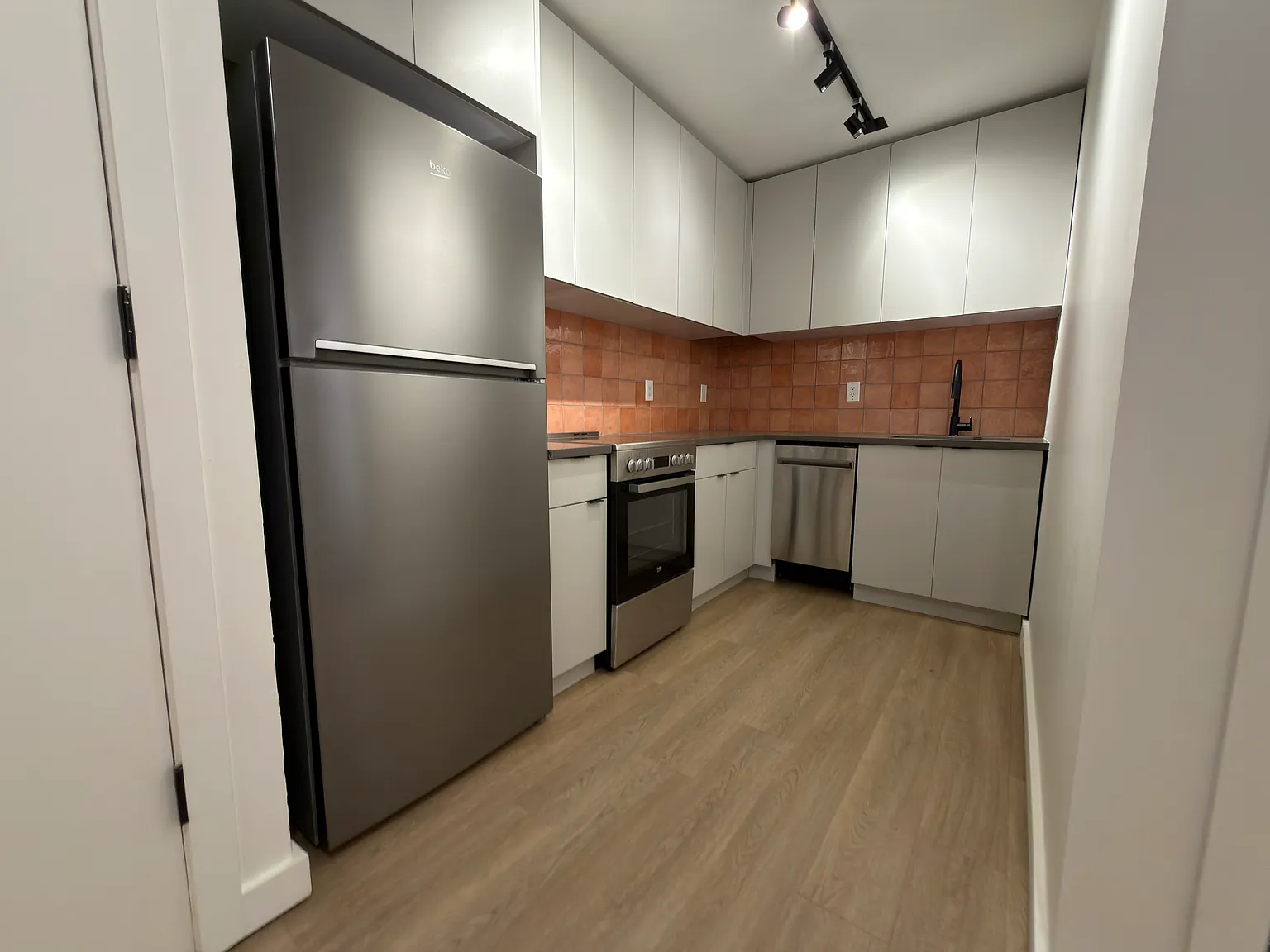 2 bed, 800 sqft, $2,800 — Photo 1