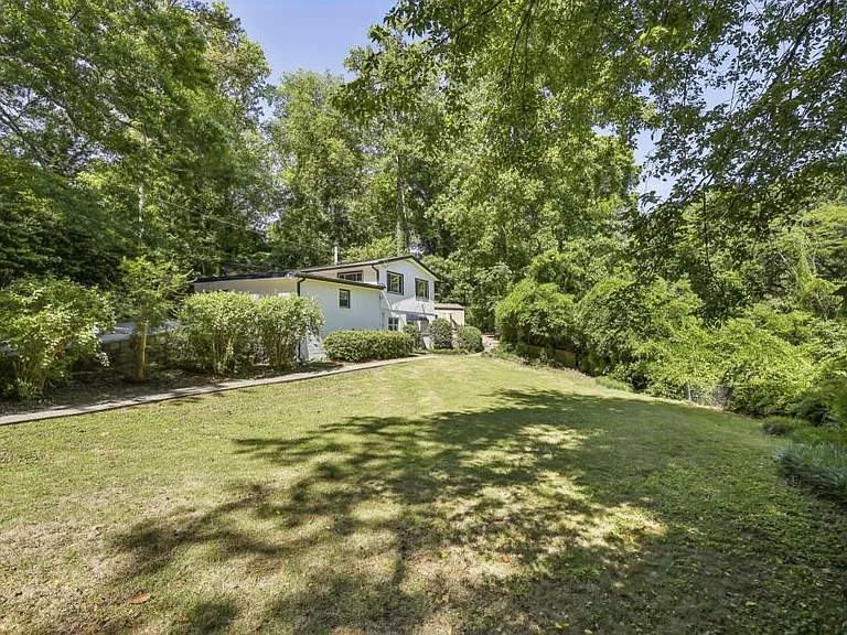 2056A Abby Ln NE — Photo 6