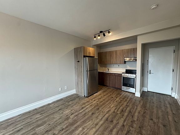 2nd image of 105 N Grove St #52L