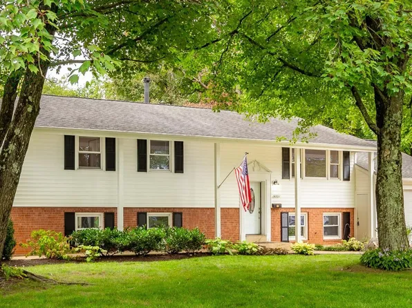 9301 Ashmeade Dr, Fairfax, VA 22032