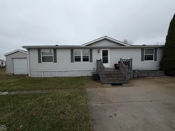 209 Oldbrook Ln, Pt Huron, MI 48060