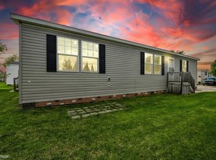 17128 Scarborough Dr, Macomb, MI 48044