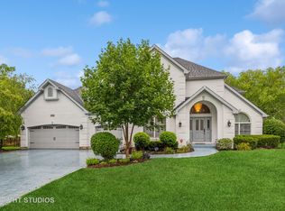 2590 Malmesbury Ct, Aurora, IL 60502