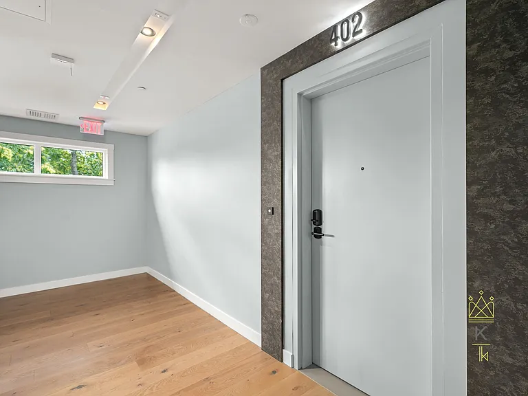 54 Auburn St #402 — Photo 6