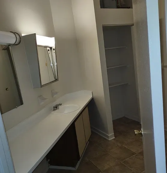 Marlboro Classic Apt & Redwood Square — Photo 99