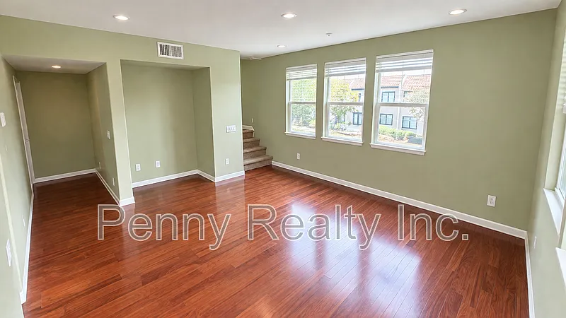 3 bed, 3.5 bath, 1451 sqft, $4,495 — Photo 4