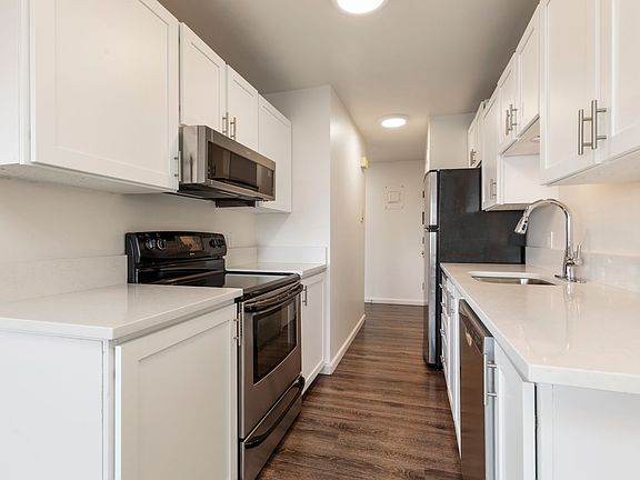 3rd image of 1004 Belmont Ave E #305