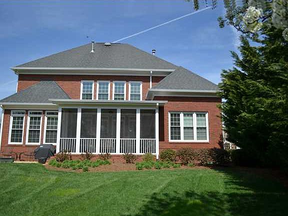 2nd image of 1931 Waterbury Ln