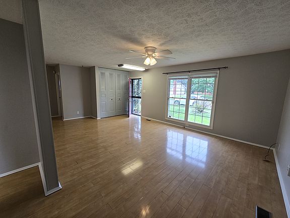 3rd image of 2862 S Oakland Ave
