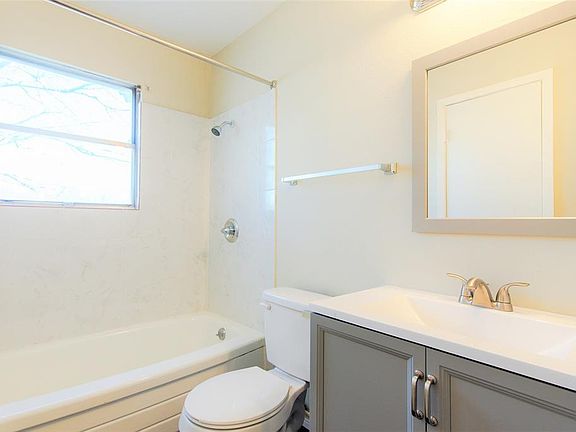 3rd image of 5062 Virgil St