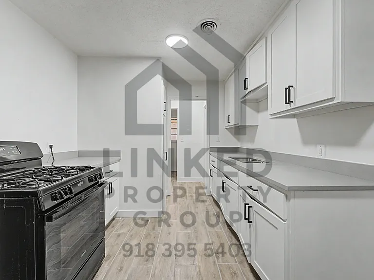 3326 E Marshal Apartments — Photo 13