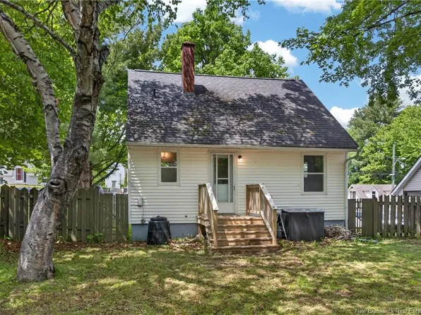 666 Kitchen St, Fredericton, NB E3B 3Z5