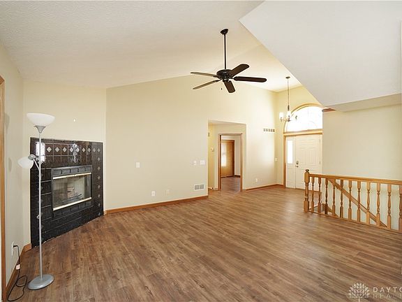 4th image of 1074 Crede Way