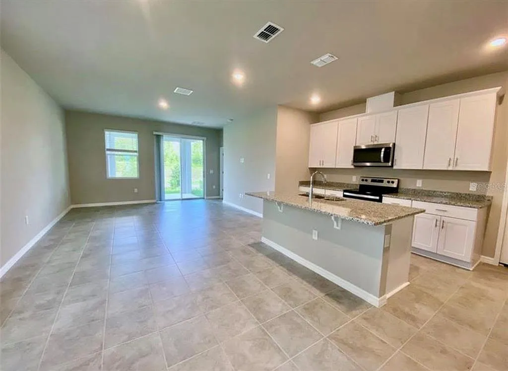 4 bed, 2.5 bath, 2226 sqft, $2,850 — Photo 2