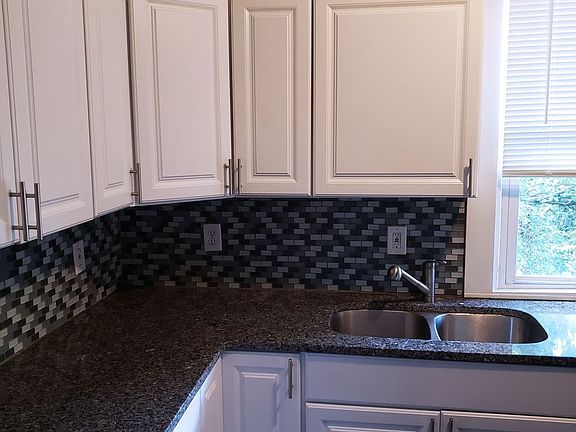 5th image of 2313 Victor St