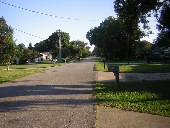 2nd image of 27813 Lois Dr