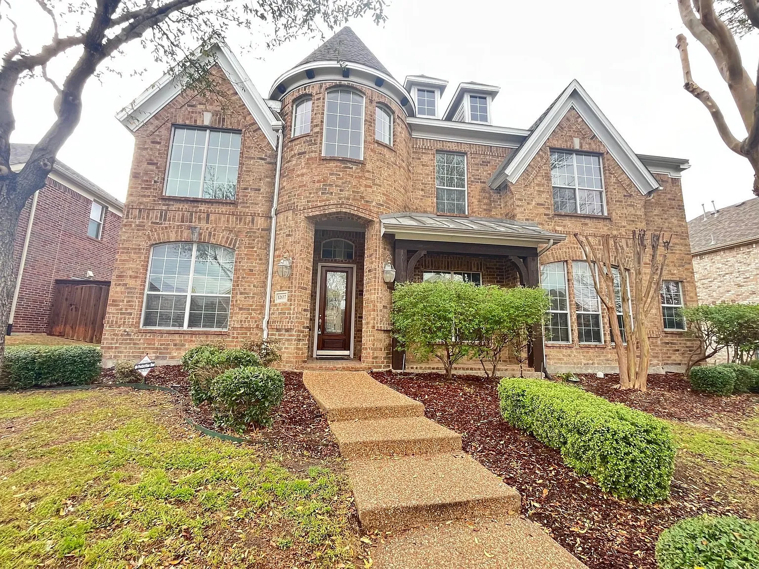 5 bed, 4129 sqft, $3,500 — Photo 1
