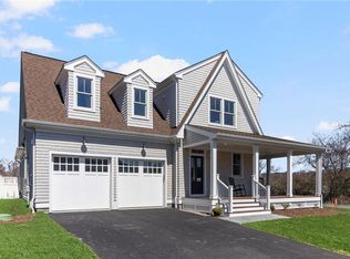 5 Lookout Ln, Portsmouth, RI 02871