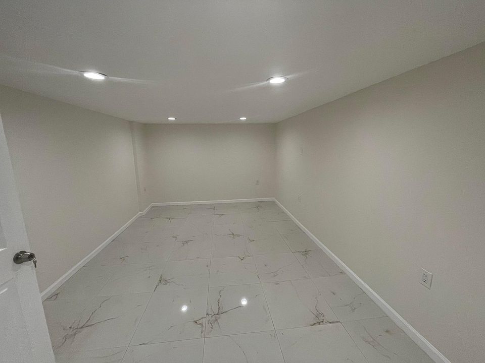 1st image of 104 Amador St Floor 2
