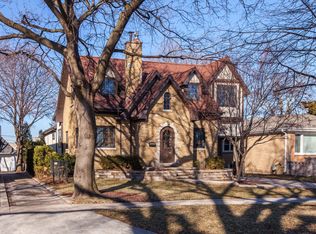 6 N Pine St, Mount Prospect, IL 60056