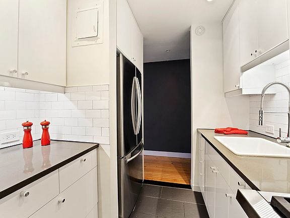 4th image of 79 Barrow St APT 4C