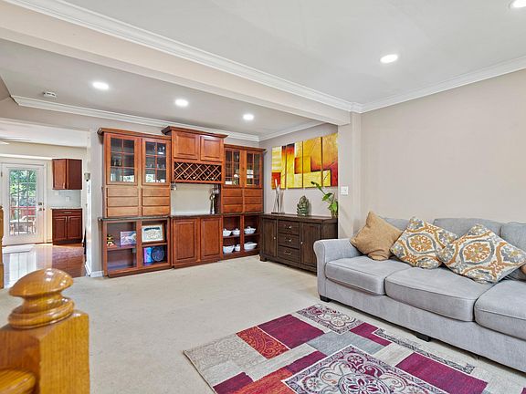 4th image of 7302 Hartshorne Sq