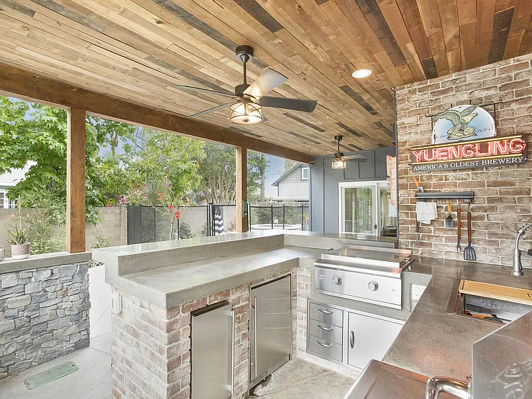 518 E Barkley Ave — Photo 5