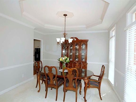 5th image of 303 Westbriar Way