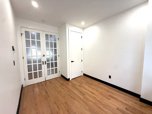 Office, photo 1