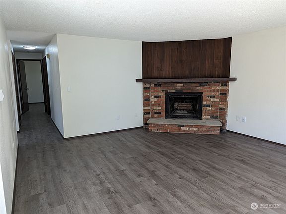 5th image of 2040 Aqua Court NW