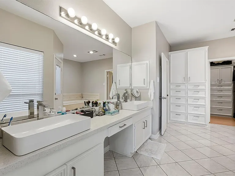 7927 Wolfield Ln — Photo 13