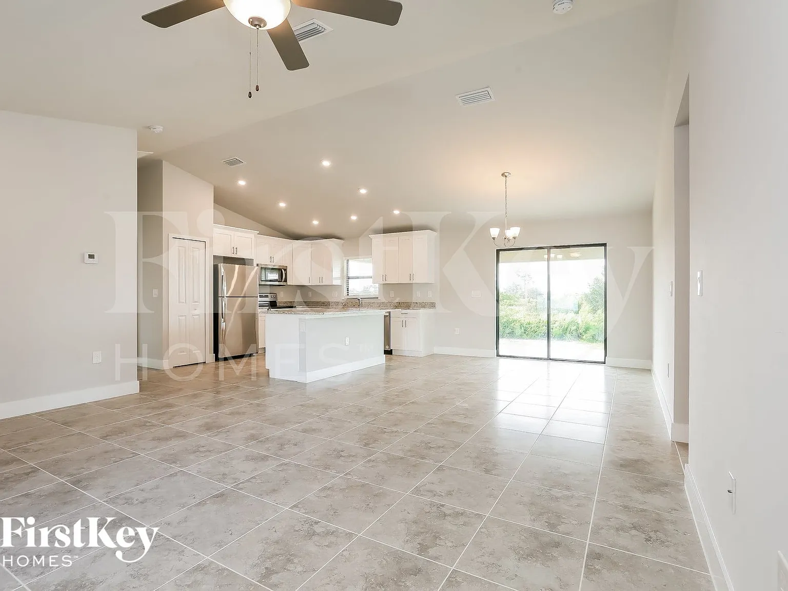 3 bed, 2.0 bath, 1519 sqft, $2,015 — Photo 4