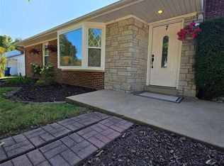 7 Cedar Dr, Belleville, IL
