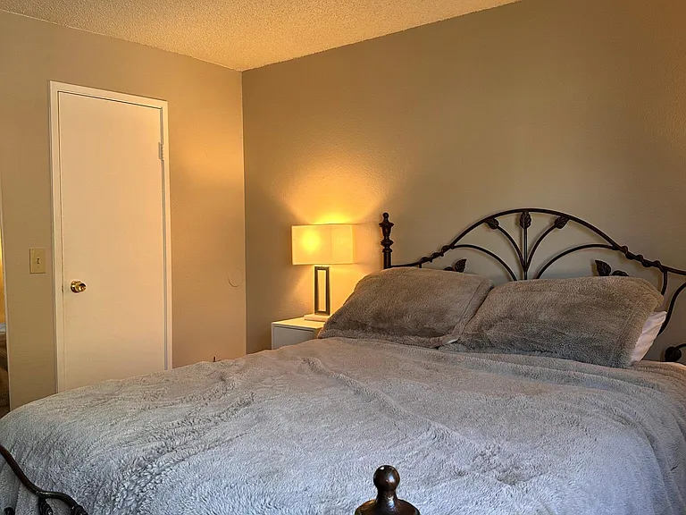1867 S Pitkin Cir #B — Photo 11