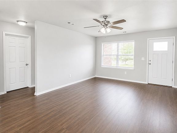 2nd image of 205 Pecan St