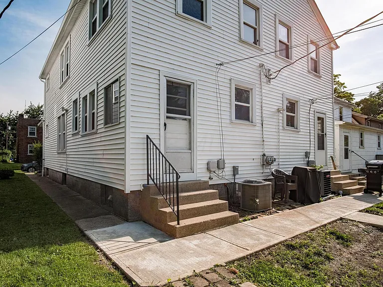 142 W California Ave — Photo 15